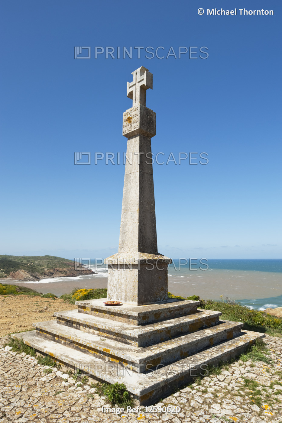 Independance Memorial overlooking bay at Sao Martinho do Porto, Estremadura and ...