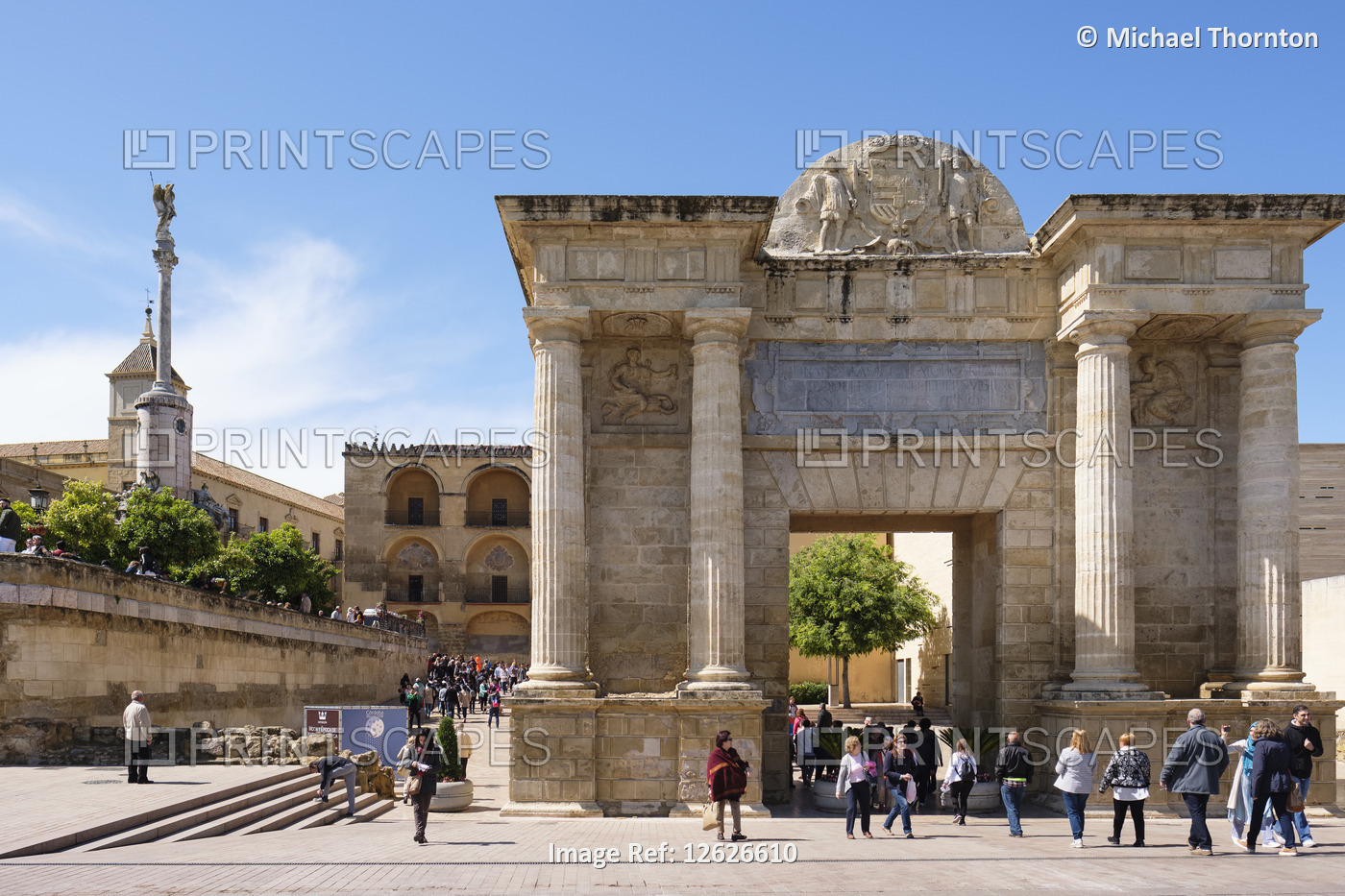 Roman Bridge Gate, city entrance, triumphal arch, Triunfo de San Rafael de la ...