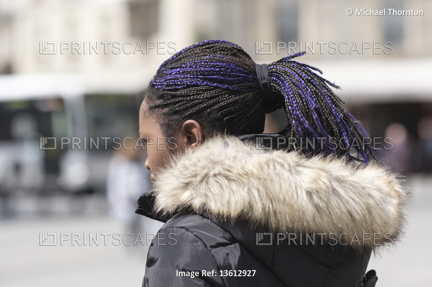 Young lady with creative hairstyle, Plaza de la Virgen Blance, Vitoria- ...